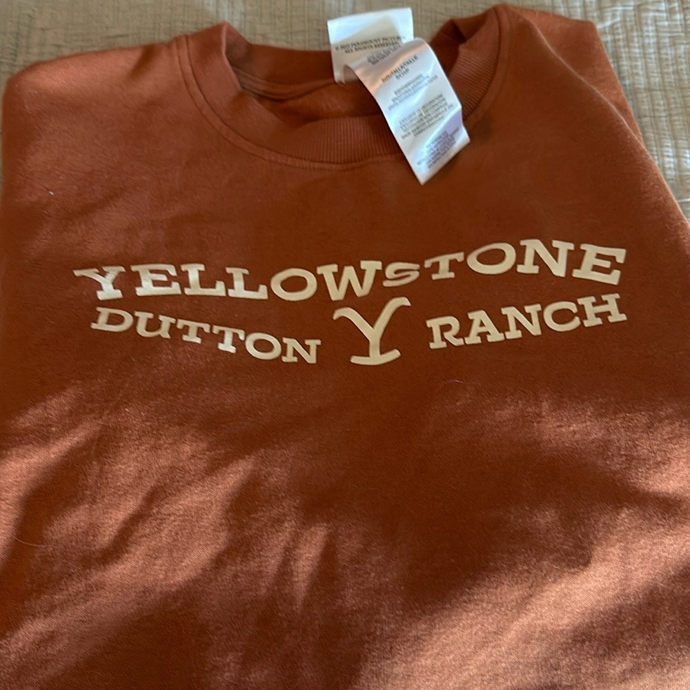 Rust color Yellowstone sweatshirt. Women’s small